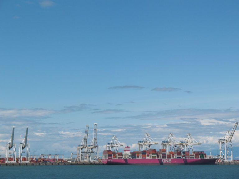 All a-boat the ILWU